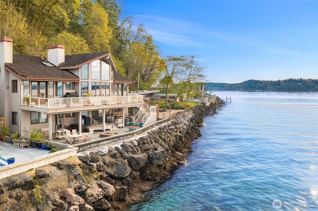 10885 Point Vashon Drive SW, Vashon, WA 98070