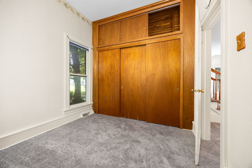 Image 12 of property listing at 605 S Sycamore Street, Centralia, IL 62801