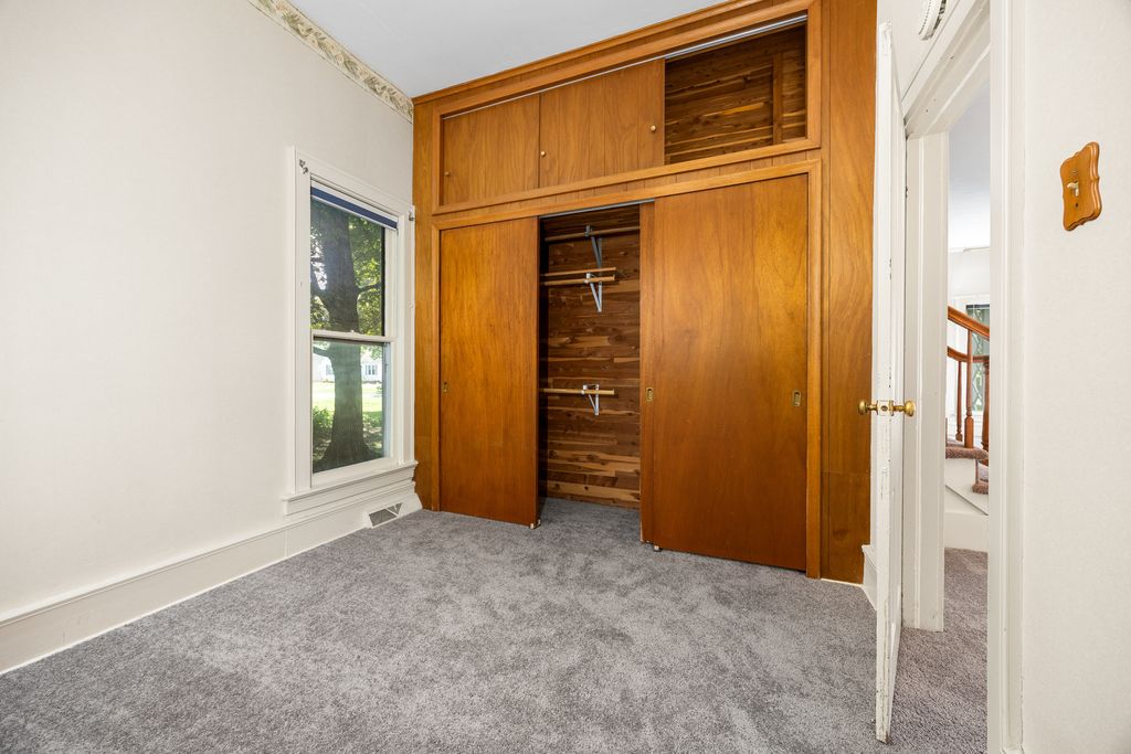 Image 13 of property listing at 605 S Sycamore Street, Centralia, IL 62801