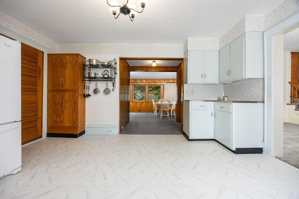 Image 23 of property listing at 605 S Sycamore Street, Centralia, IL 62801