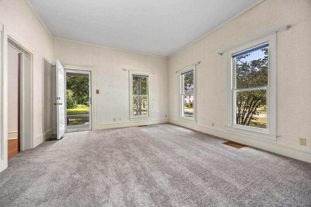 Image 24 of property listing at 605 S Sycamore Street, Centralia, IL 62801