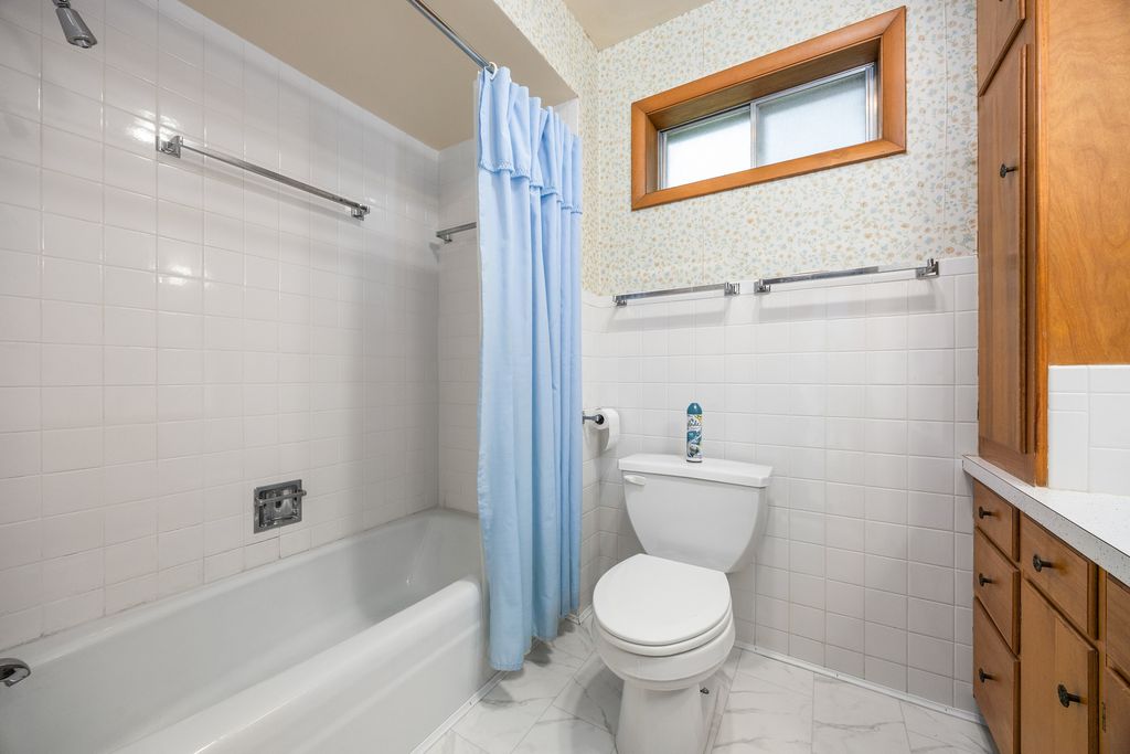 Image 26 of property listing at 605 S Sycamore Street, Centralia, IL 62801