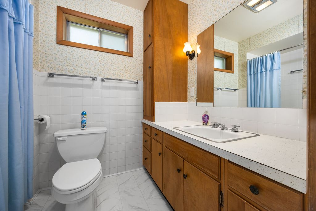 Image 27 of property listing at 605 S Sycamore Street, Centralia, IL 62801