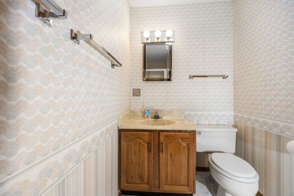 Image 31 of property listing at 605 S Sycamore Street, Centralia, IL 62801