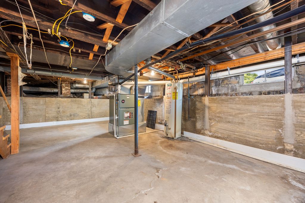 Image 32 of property listing at 605 S Sycamore Street, Centralia, IL 62801