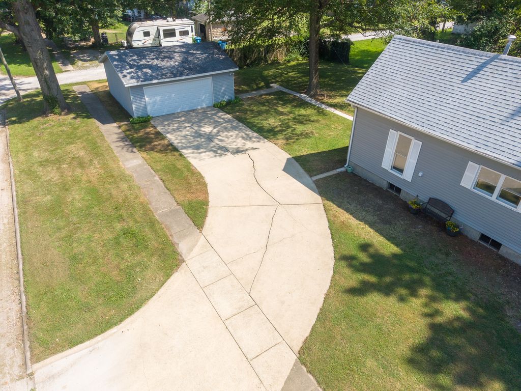 Image 34 of property listing at 605 S Sycamore Street, Centralia, IL 62801