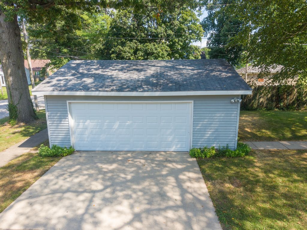 Image 36 of property listing at 605 S Sycamore Street, Centralia, IL 62801