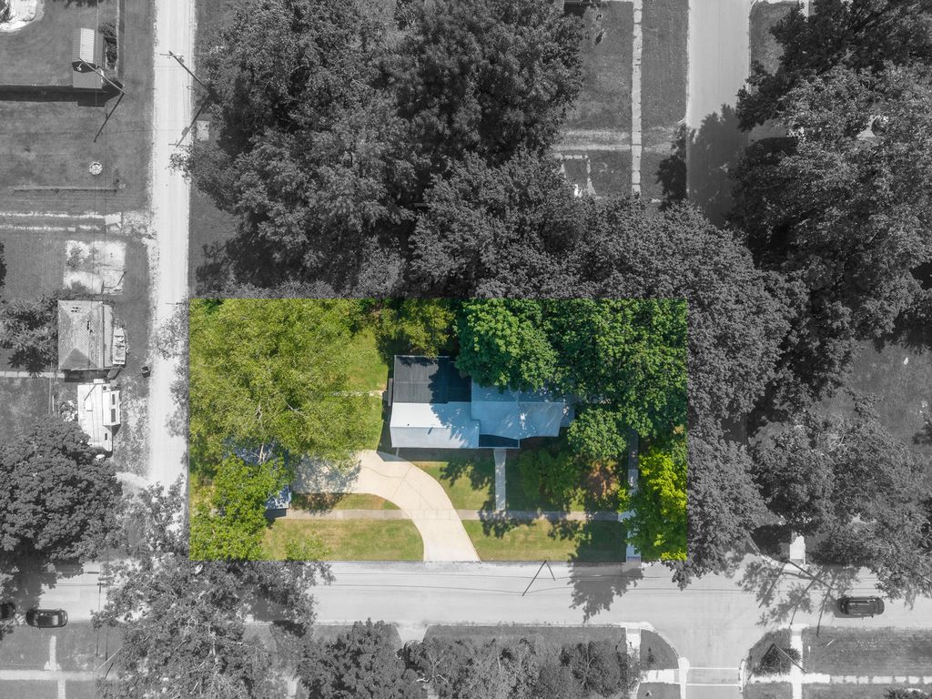 Image 39 of property listing at 605 S Sycamore Street, Centralia, IL 62801