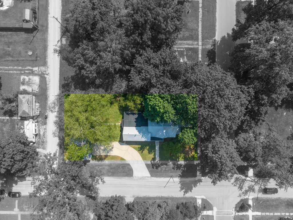 Image 40 of property listing at 605 S Sycamore Street, Centralia, IL 62801