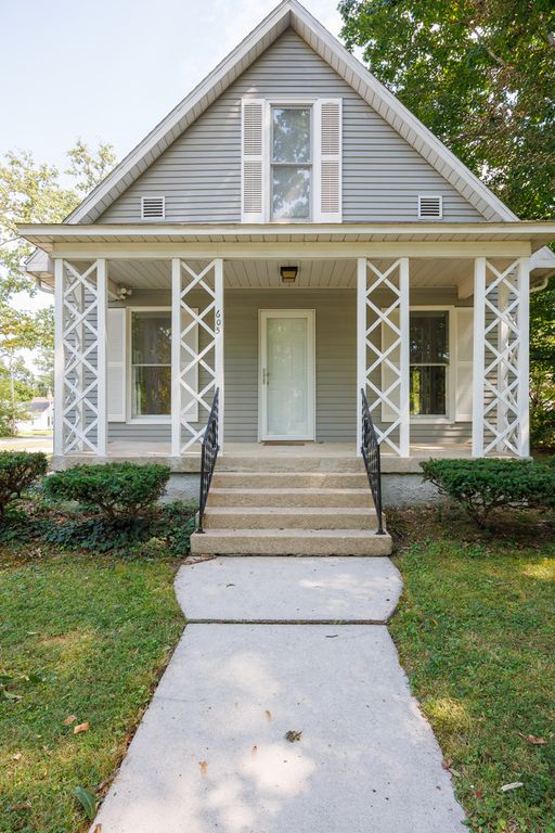Image 5 of property listing at 605 S Sycamore Street, Centralia, IL 62801