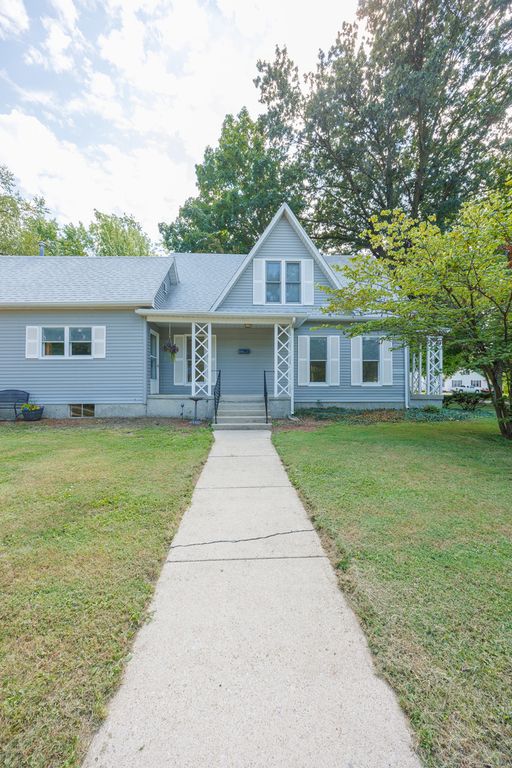 Image 41 of property listing at 605 S Sycamore Street, Centralia, IL 62801