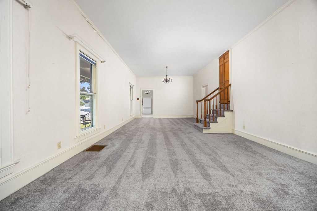 Image 7 of property listing at 605 S Sycamore Street, Centralia, IL 62801