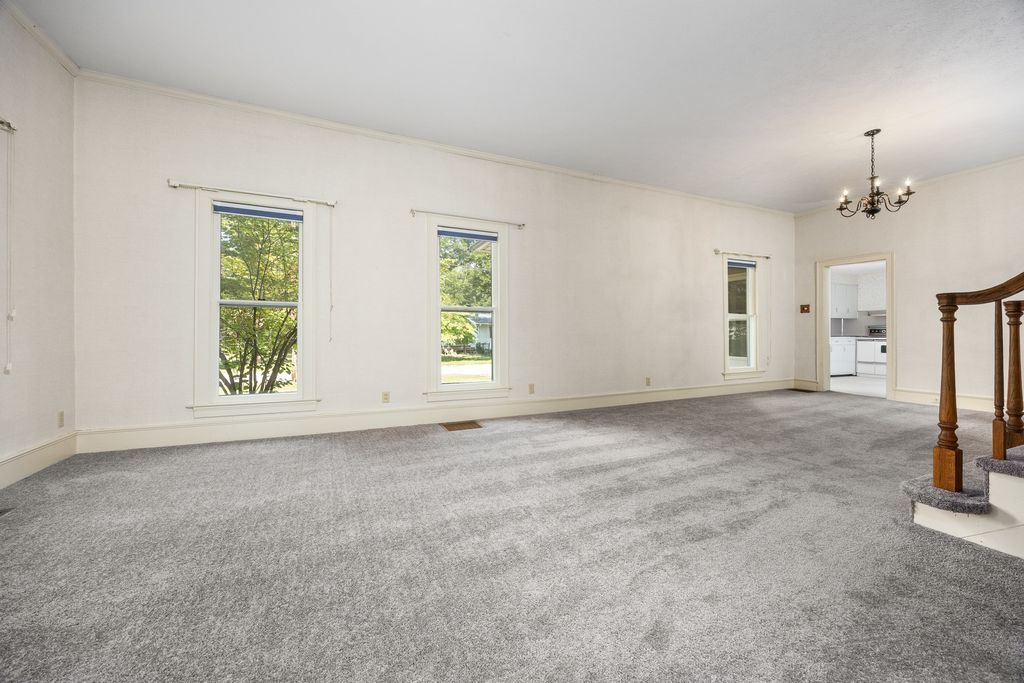 Image 8 of property listing at 605 S Sycamore Street, Centralia, IL 62801