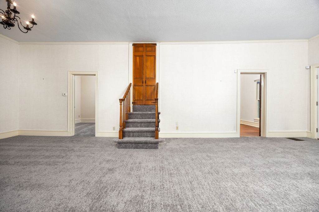 Image 9 of property listing at 605 S Sycamore Street, Centralia, IL 62801