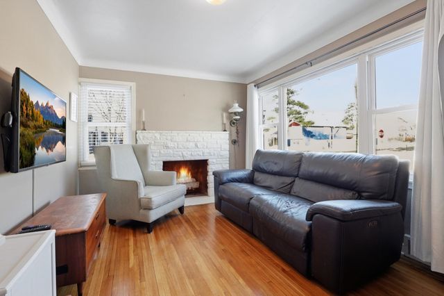 1064 Rose Avenue E, Saint Paul, MN 55106