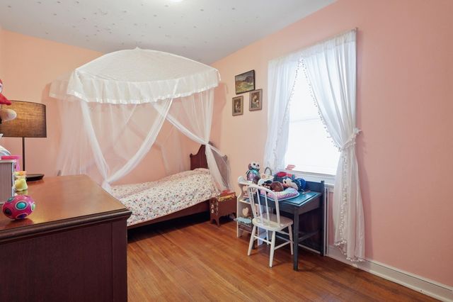 1064 Rose Avenue E, Saint Paul, MN 55106