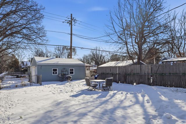 1064 Rose Avenue E, Saint Paul, MN 55106