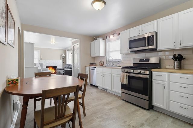 1064 Rose Avenue E, Saint Paul, MN 55106