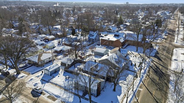 1064 Rose Avenue E, Saint Paul, MN 55106