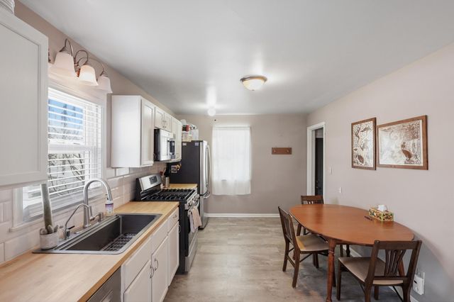 1064 Rose Avenue E, Saint Paul, MN 55106