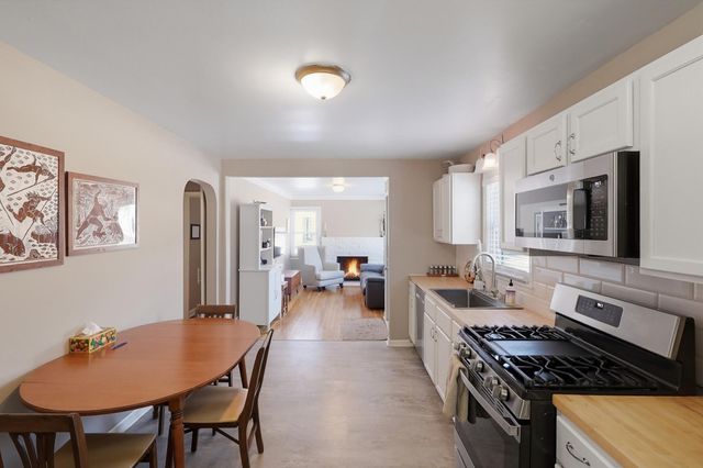 1064 Rose Avenue E, Saint Paul, MN 55106