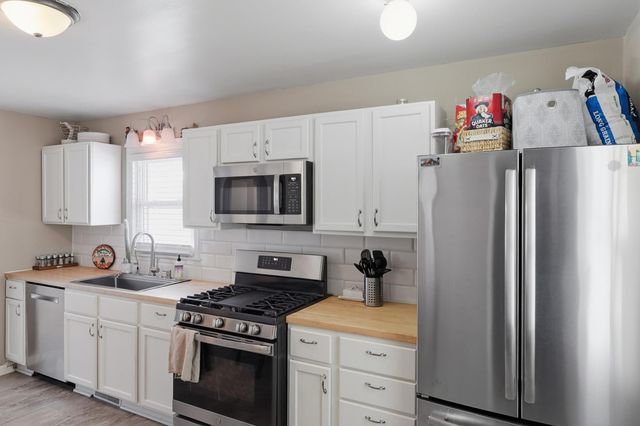 1064 Rose Avenue E, Saint Paul, MN 55106