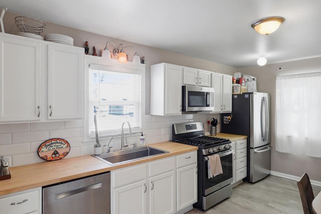 1064 Rose Avenue E, Saint Paul, MN 55106