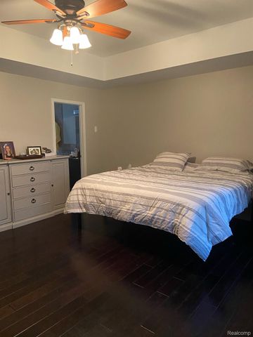 15133 TOWERING OAKS Drive, Shelby Charter Township, MI 48315