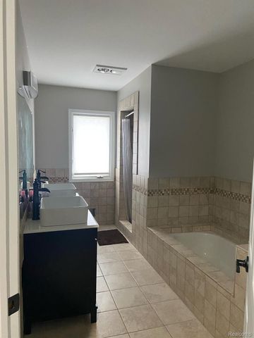 15133 TOWERING OAKS Drive, Shelby Charter Township, MI 48315