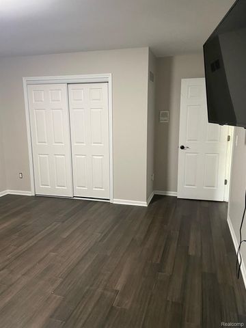 15133 TOWERING OAKS Drive, Shelby Charter Township, MI 48315