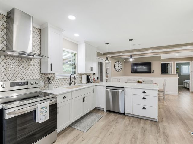 1305 Willowbrook Street, Arlington, TX 76011