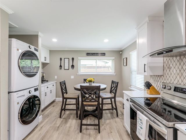 1305 Willowbrook Street, Arlington, TX 76011