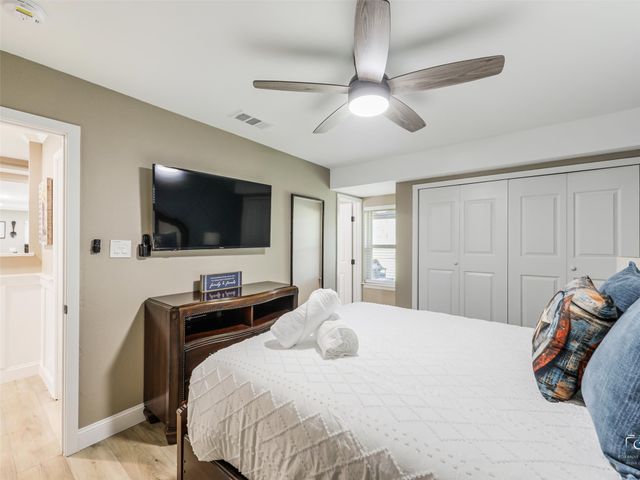 1305 Willowbrook Street, Arlington, TX 76011