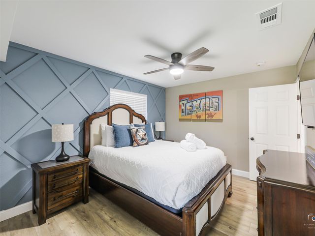 1305 Willowbrook Street, Arlington, TX 76011