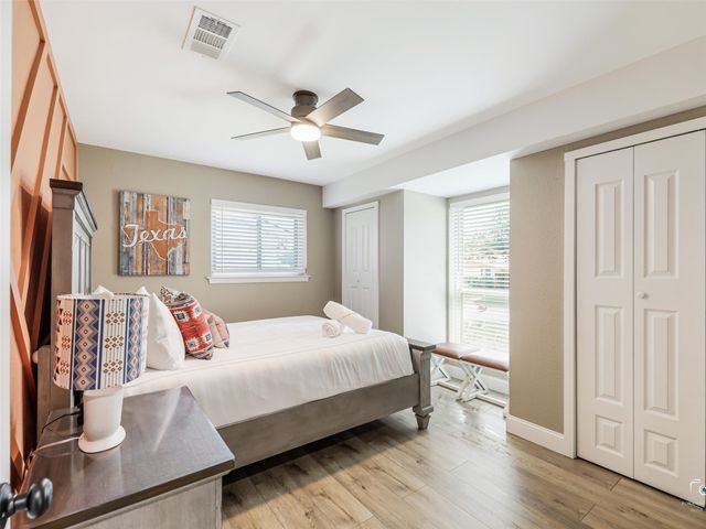 1305 Willowbrook Street, Arlington, TX 76011