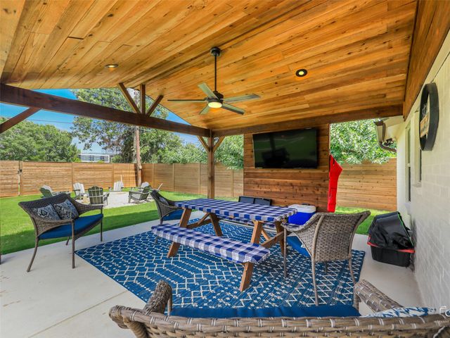 1305 Willowbrook Street, Arlington, TX 76011