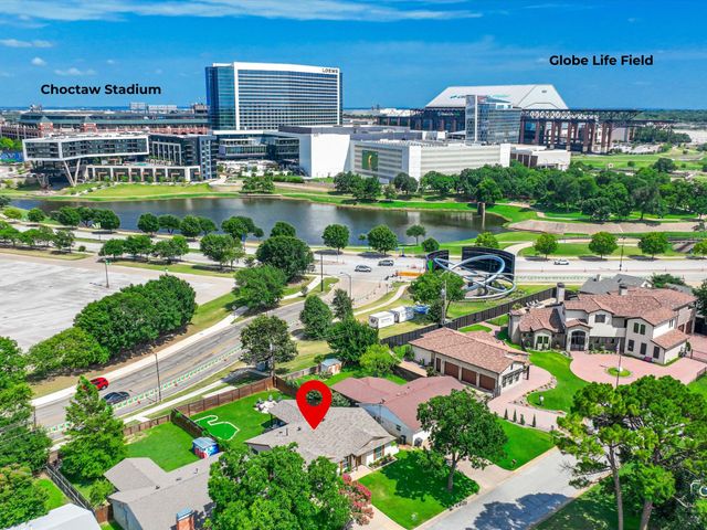 1305 Willowbrook Street, Arlington, TX 76011