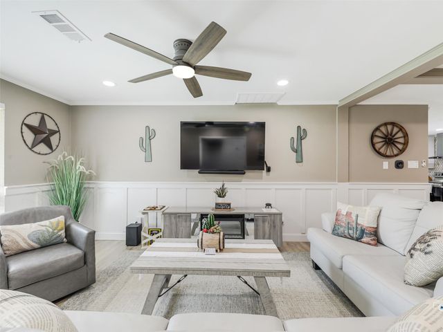 1305 Willowbrook Street, Arlington, TX 76011