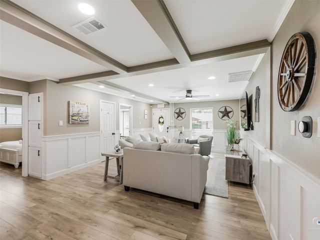 1305 Willowbrook Street, Arlington, TX 76011