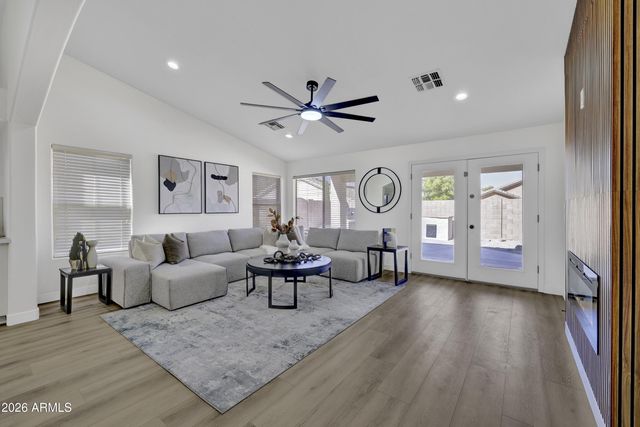 3860 E THORNTON Avenue, Gilbert, AZ 85297