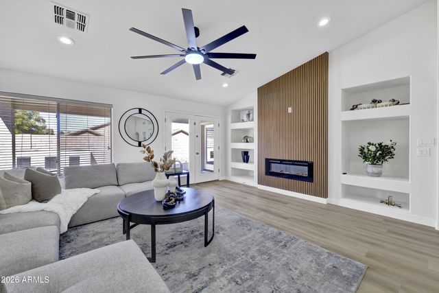 3860 E THORNTON Avenue, Gilbert, AZ 85297