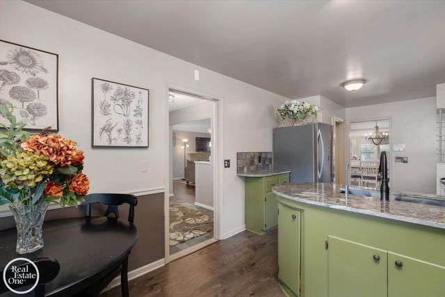 715 S Renaud Road, Grosse Pointe Woods, MI 48236
