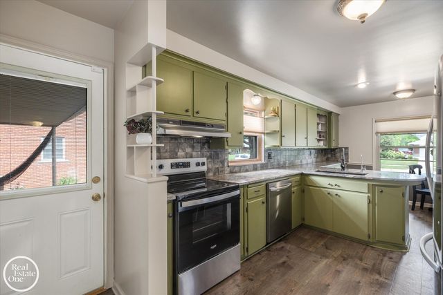 715 S Renaud Road, Grosse Pointe Woods, MI 48236