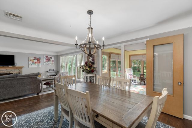 715 S Renaud Road, Grosse Pointe Woods, MI 48236
