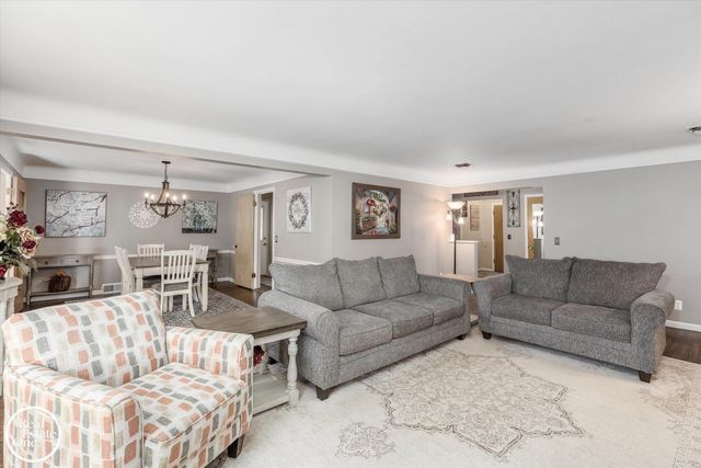 715 S Renaud Road, Grosse Pointe Woods, MI 48236