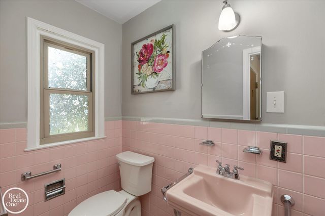 715 S Renaud Road, Grosse Pointe Woods, MI 48236