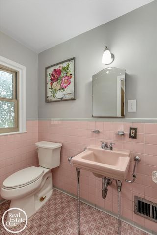 715 S Renaud Road, Grosse Pointe Woods, MI 48236