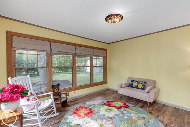 715 S Renaud Road, Grosse Pointe Woods, MI 48236