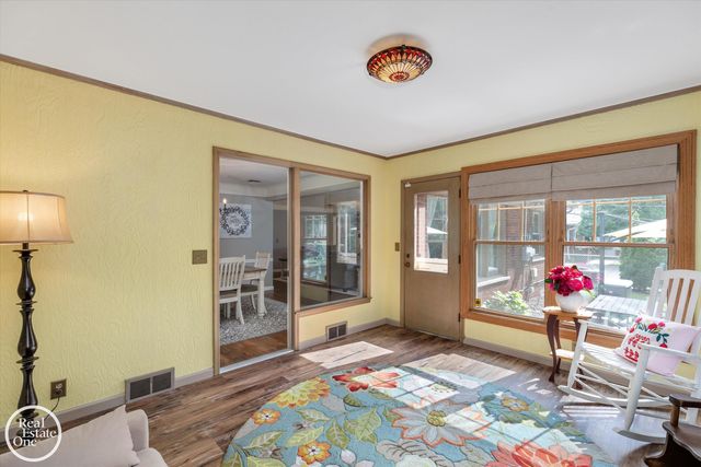 715 S Renaud Road, Grosse Pointe Woods, MI 48236