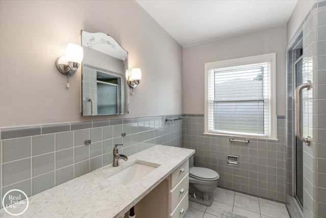 715 S Renaud Road, Grosse Pointe Woods, MI 48236